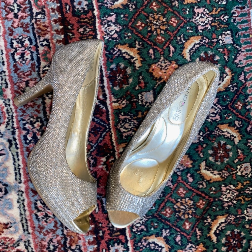 Bandolino Supermodel Peep Toe Pumps Womens 7.5M Gold Silver Metallic Good‎ Heels